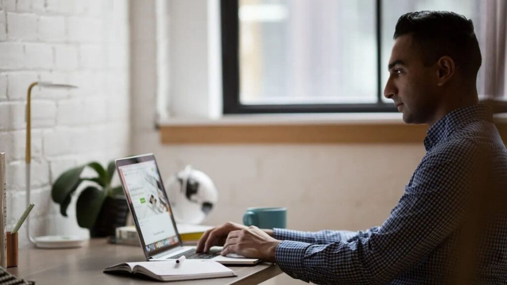 Best Ways for Uni Students to Earn Money Without Sacrificing Studies 2 5. Gig Economy Jobs Earn Cash on Your Own Time